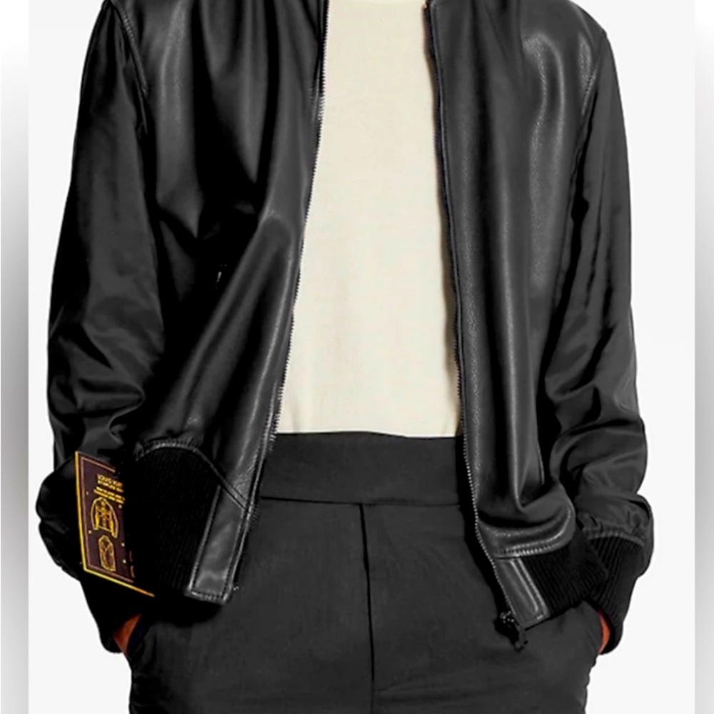 1A5VFU
Reversible Leather Nylon Jacket Size 48
Louis Vuitton
